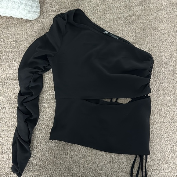 Zara one shoulder long sleeve cutout crop top - Picture 3 of 3